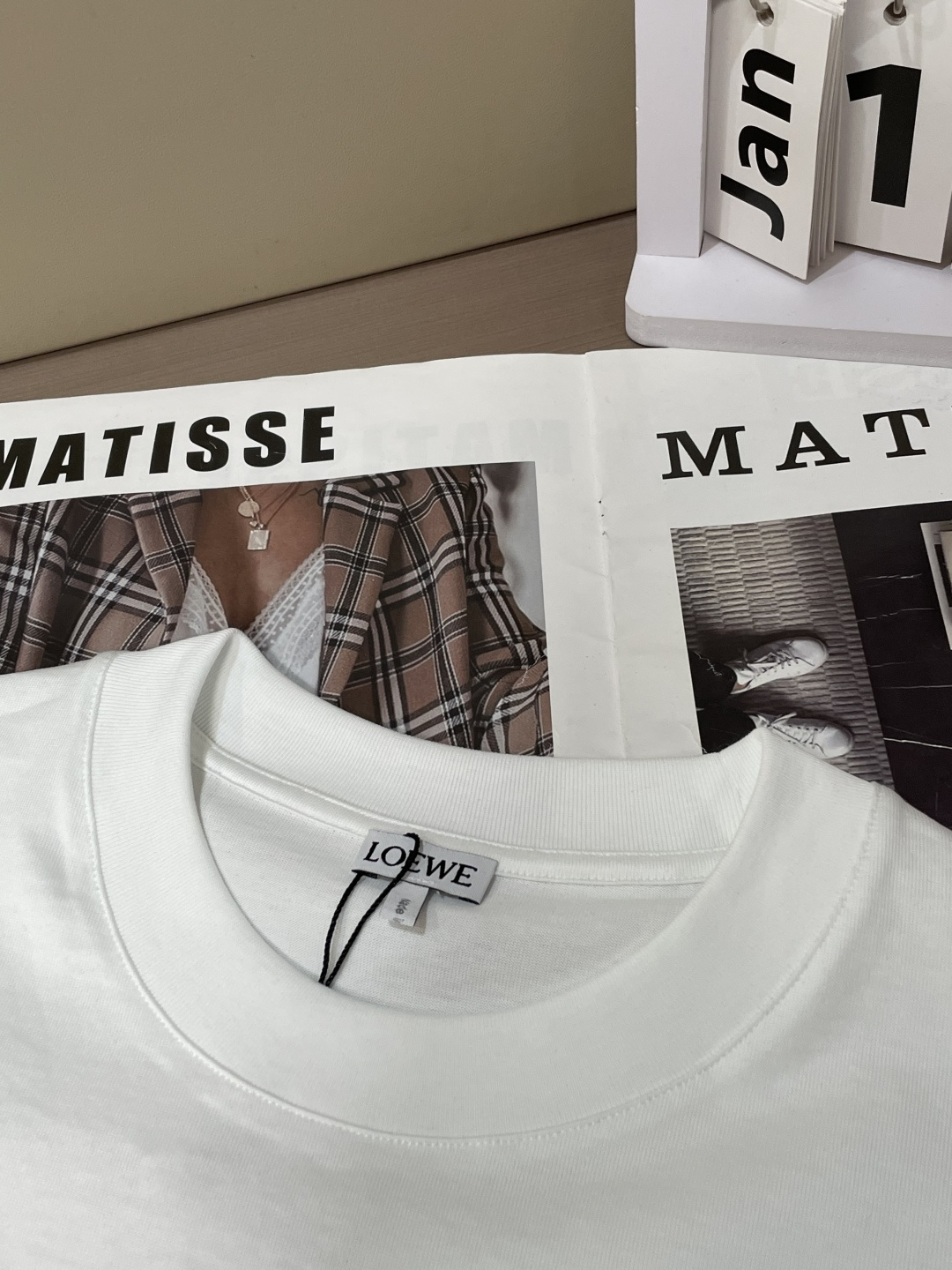 Loewe 2026春夏新款首发专柜最新款短袖圆领T恤 高端订制 设计前卫时尚！品牌logo重工艺设计 