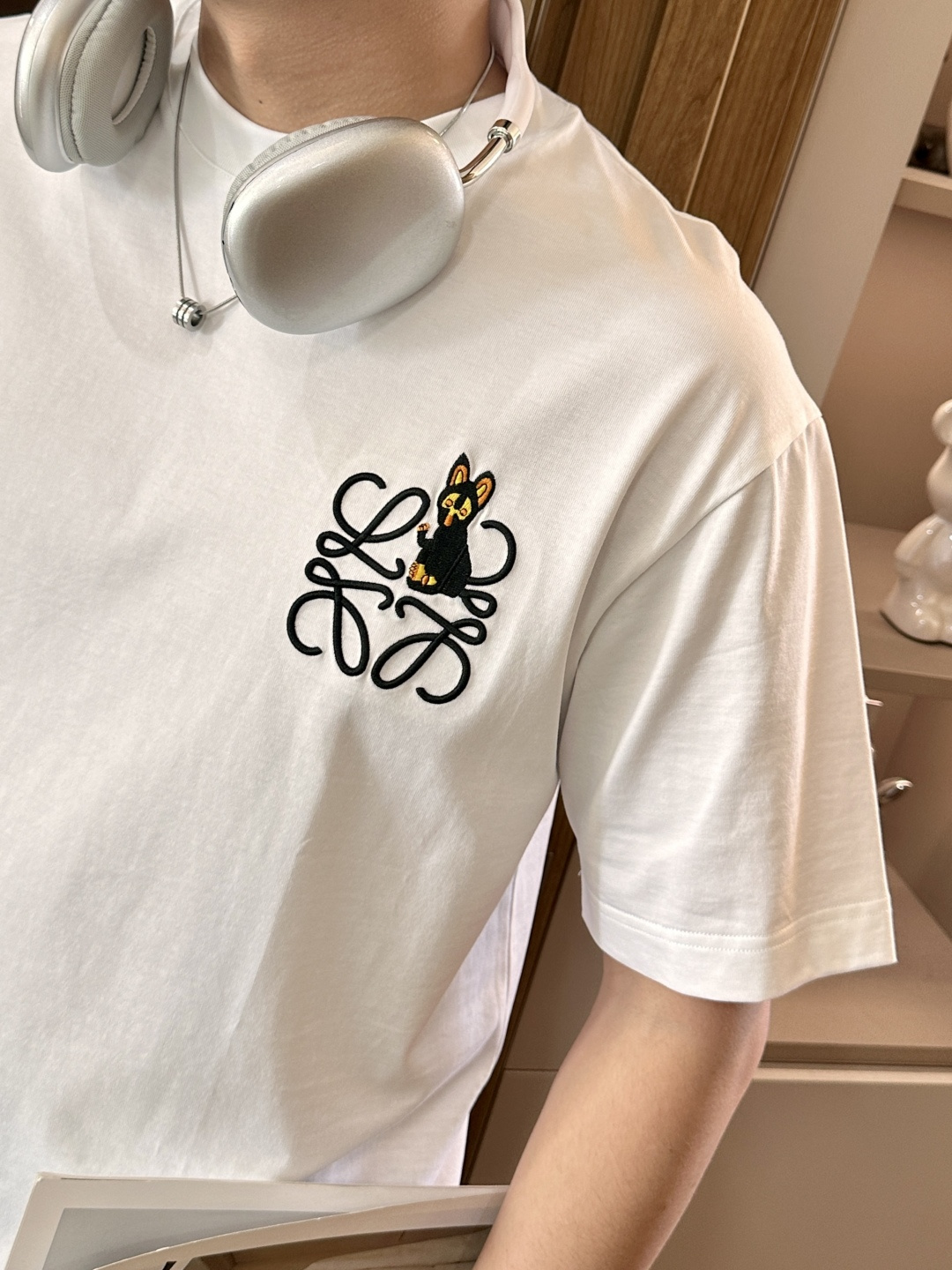 Loewe 2026春夏新款首发专柜最新款短袖圆领T恤 高端订制 设计前卫时尚！品牌logo重工艺设计 