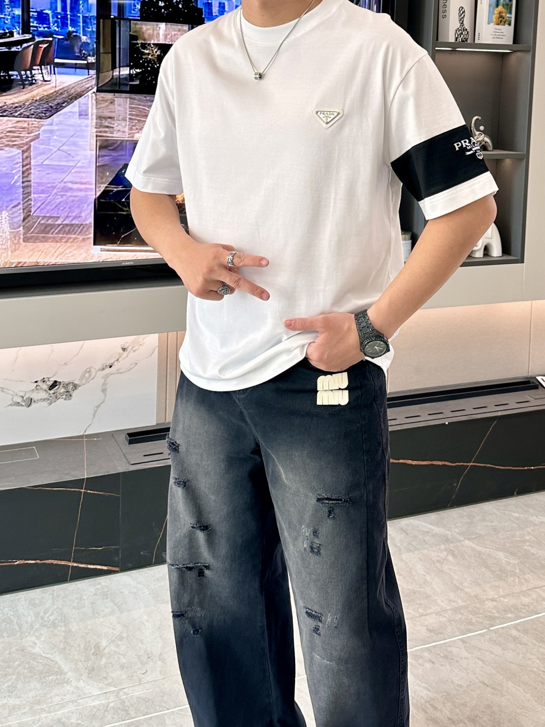 Prad 2026春夏新款首发专柜最新款短袖圆领T恤 高端订制 设计前卫时尚！品牌logo重工艺设计 高