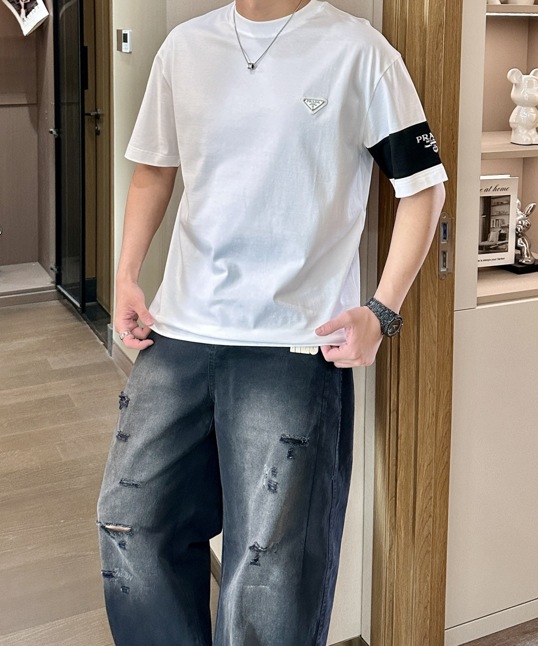 Prad 2026春夏新款首发专柜最新款短袖圆领T恤 高端订制 设计前卫时尚！品牌logo重工艺设计 高