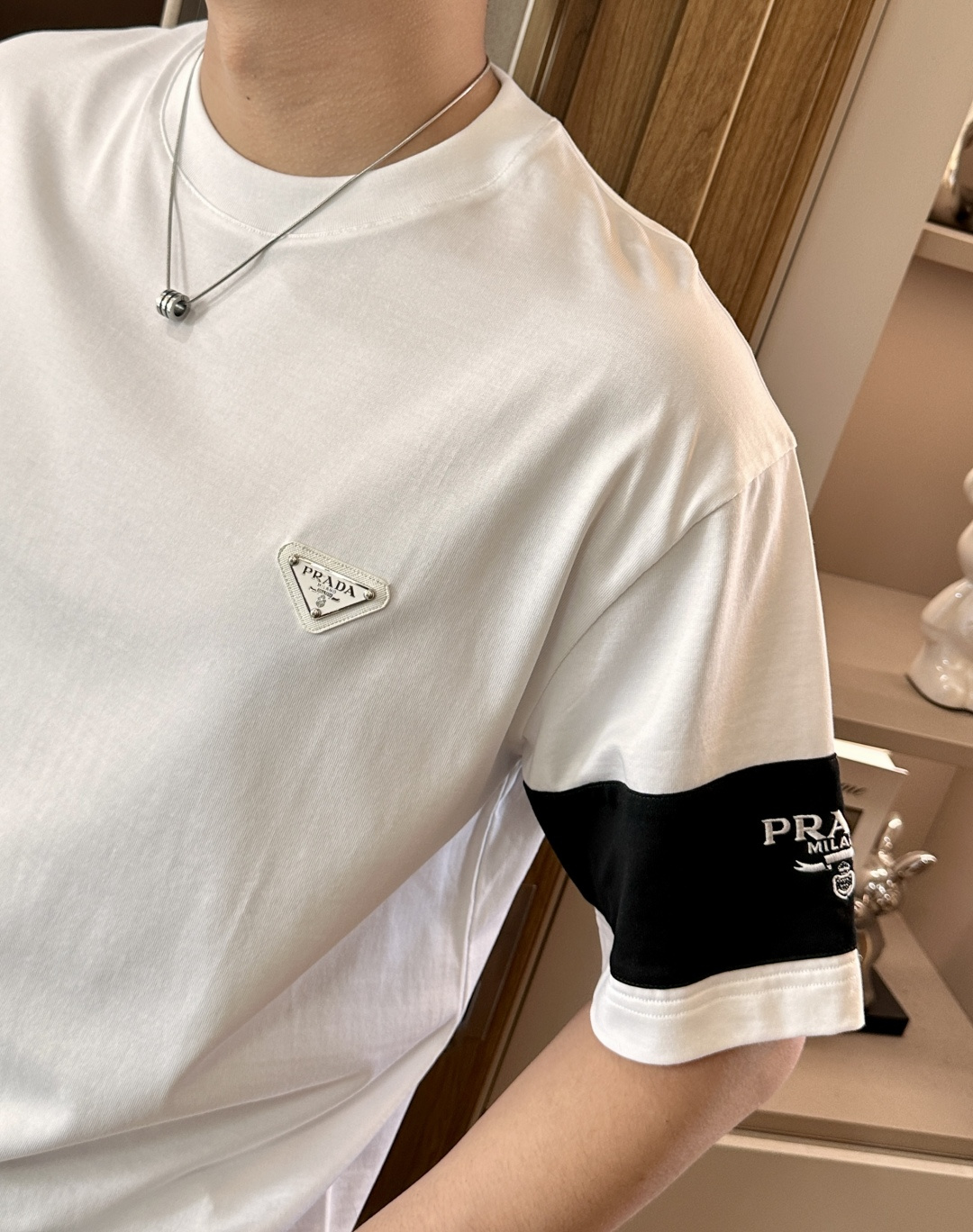 Prad 2026春夏新款首发专柜最新款短袖圆领T恤 高端订制 设计前卫时尚！品牌logo重工艺设计 高