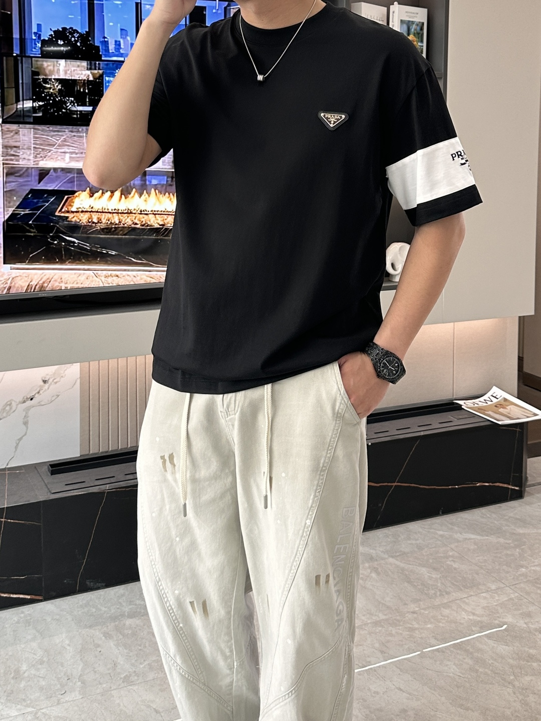 Prad 2026春夏新款首发专柜最新款短袖圆领T恤 高端订制 设计前卫时尚！品牌logo重工艺设计 高