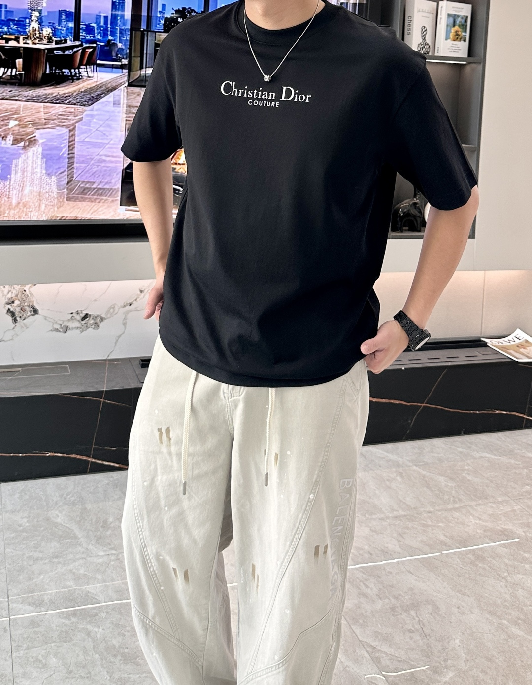 D奥 2026春夏新款首发专柜最新款短袖圆领T恤 高端订制 设计前卫时尚！品牌logo重工艺设计 高端定