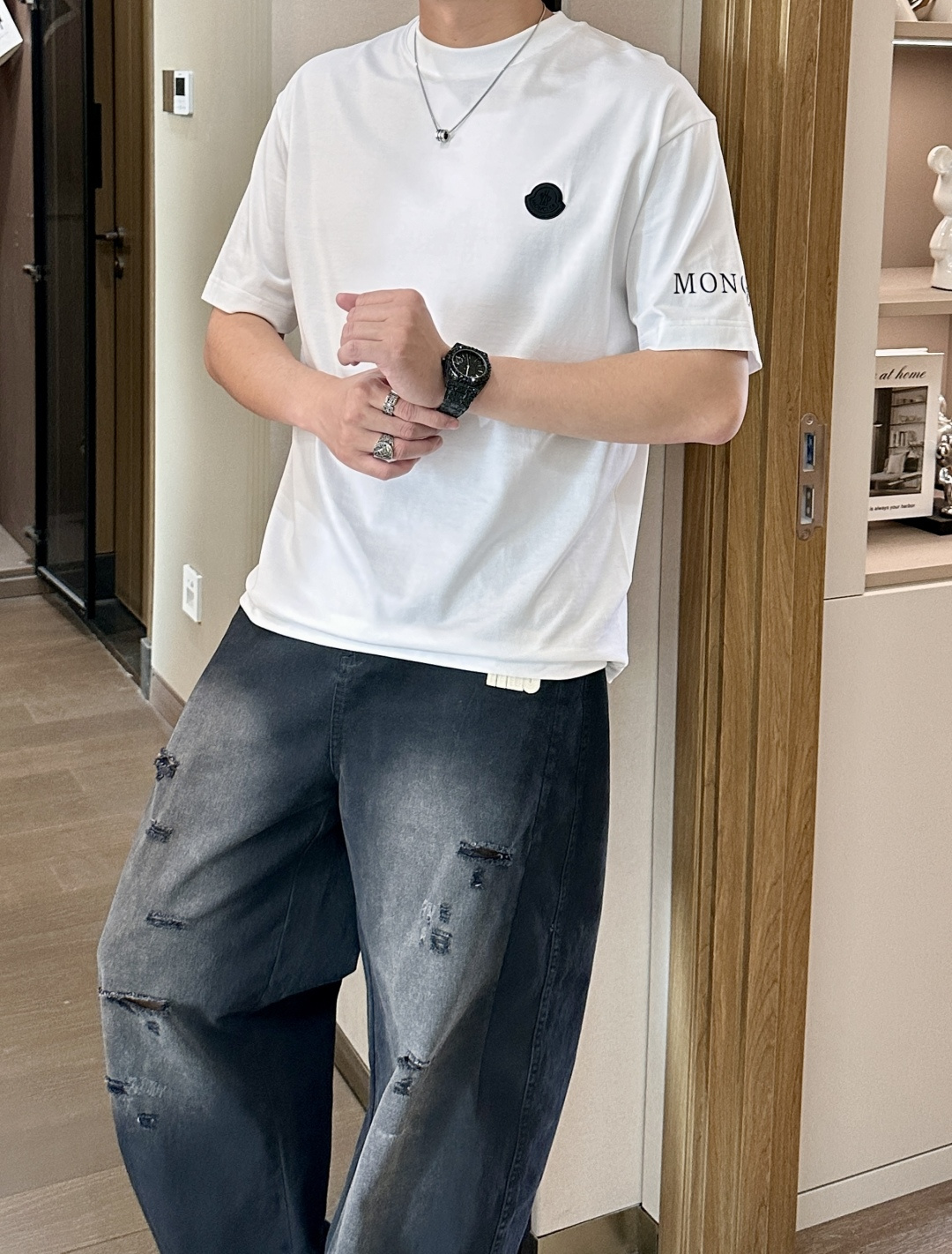 蒙口 2026春夏新款首发专柜最新款短袖圆领T恤 高端订制 设计前卫时尚！品牌logo重工艺设计 高端定