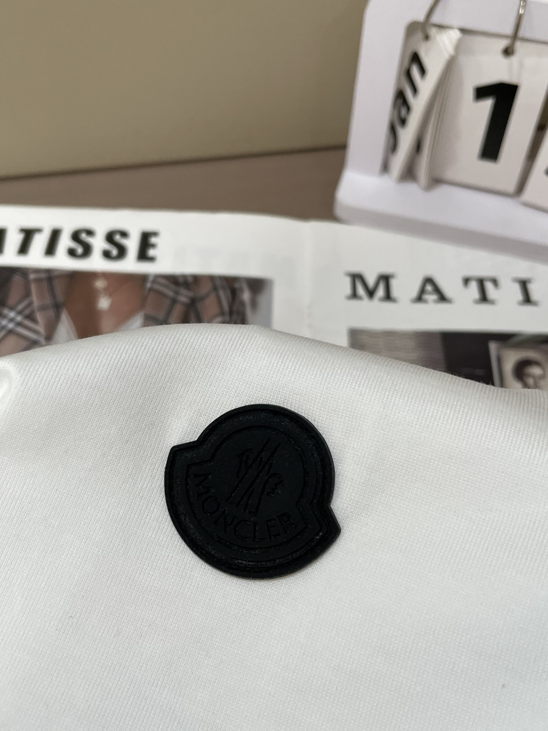 蒙口 2026春夏新款首发专柜最新款短袖圆领T恤 高端订制 设计前卫时尚！品牌logo重工艺设计 高端定