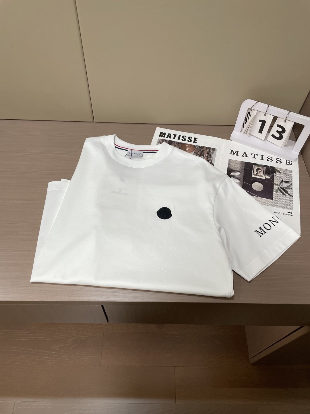 蒙口 2026春夏新款首发专柜最新款短袖圆领T恤 高端订制 设计前卫时尚！品牌logo重工艺设计 高端定
