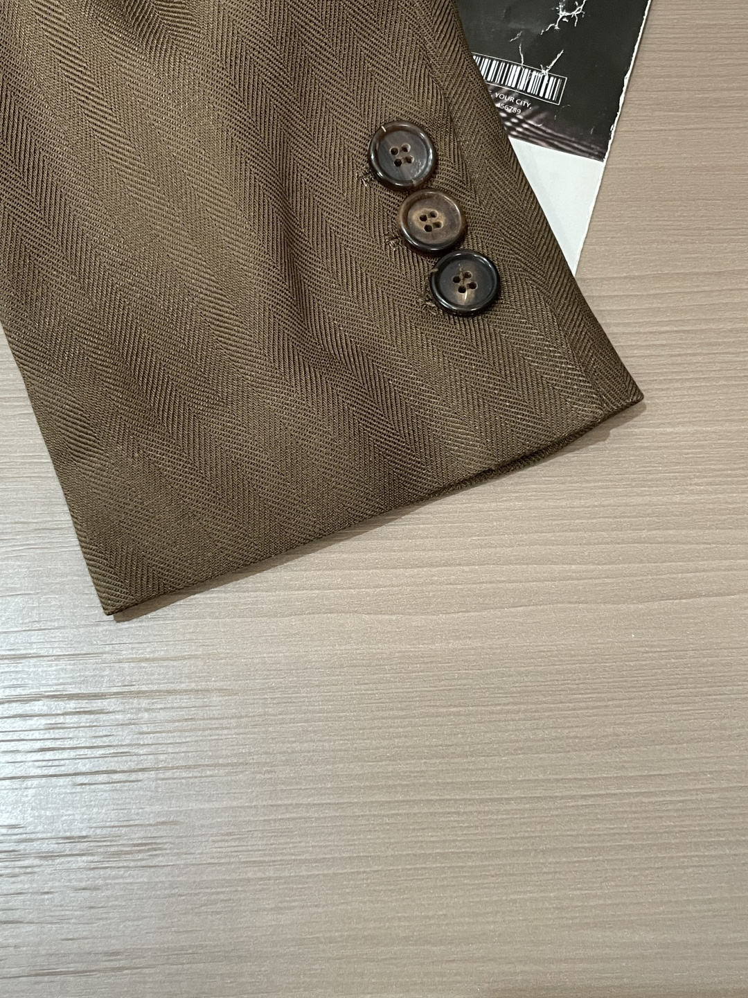 LSS早春新款天丝亚麻混纺人字纹翻领西服，男士经典徽章刺绣经典两粒扣商务休闲西装夹克外套！贸易公司渠道稀