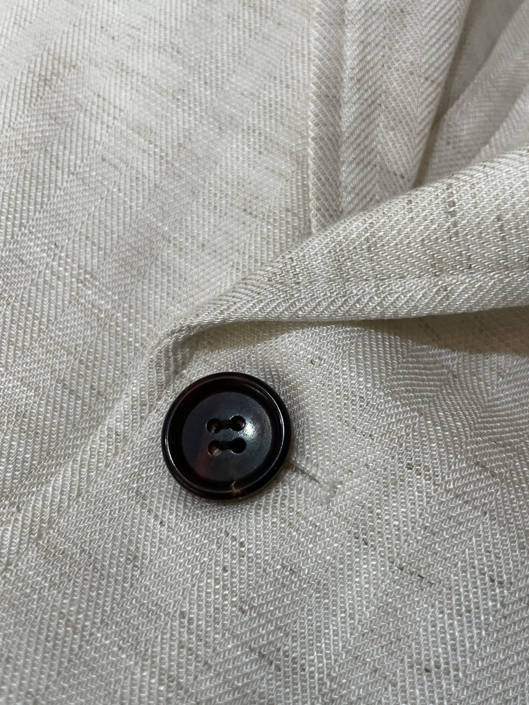 LSS早春新款亚麻天丝混纺人字纹翻领西服，男士经典徽标刺绣口袋商务休闲西装夹克外套！贸易公司渠道稀出，同