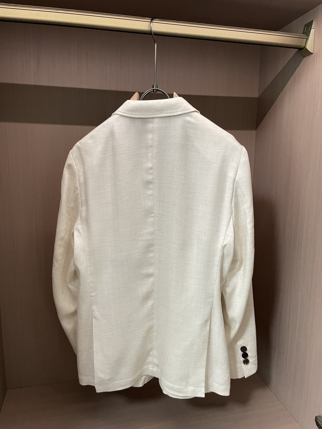 LSS早春新款亚麻天丝混纺人字纹翻领西服，男士经典徽标刺绣口袋商务休闲西装夹克外套！贸易公司渠道稀出，同