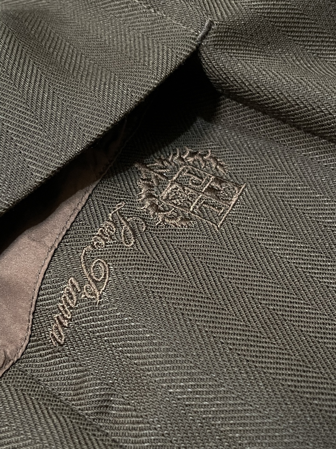 LSS早春新款亚麻天丝混纺人字纹翻领西服，男士经典徽标刺绣口袋商务休闲西装夹克外套！贸易公司渠道稀出，同