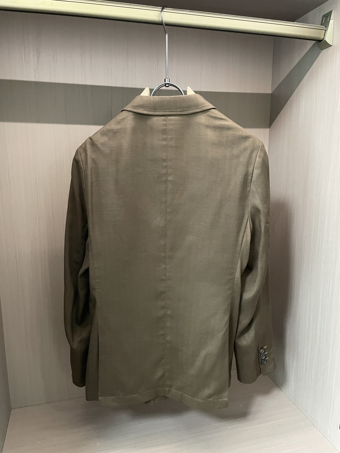 LSS早春新款亚麻天丝混纺人字纹翻领西服，男士经典徽标刺绣口袋商务休闲西装夹克外套！贸易公司渠道稀出，同