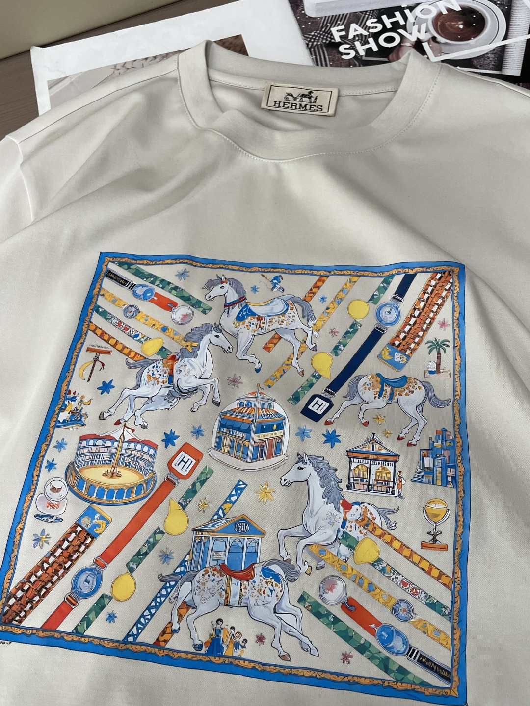 爱马仕 2026ss夏装新品 专柜在售 最新系列图案logo短袖T恤 必须人手一件的节奏！进口顶极丝光棉