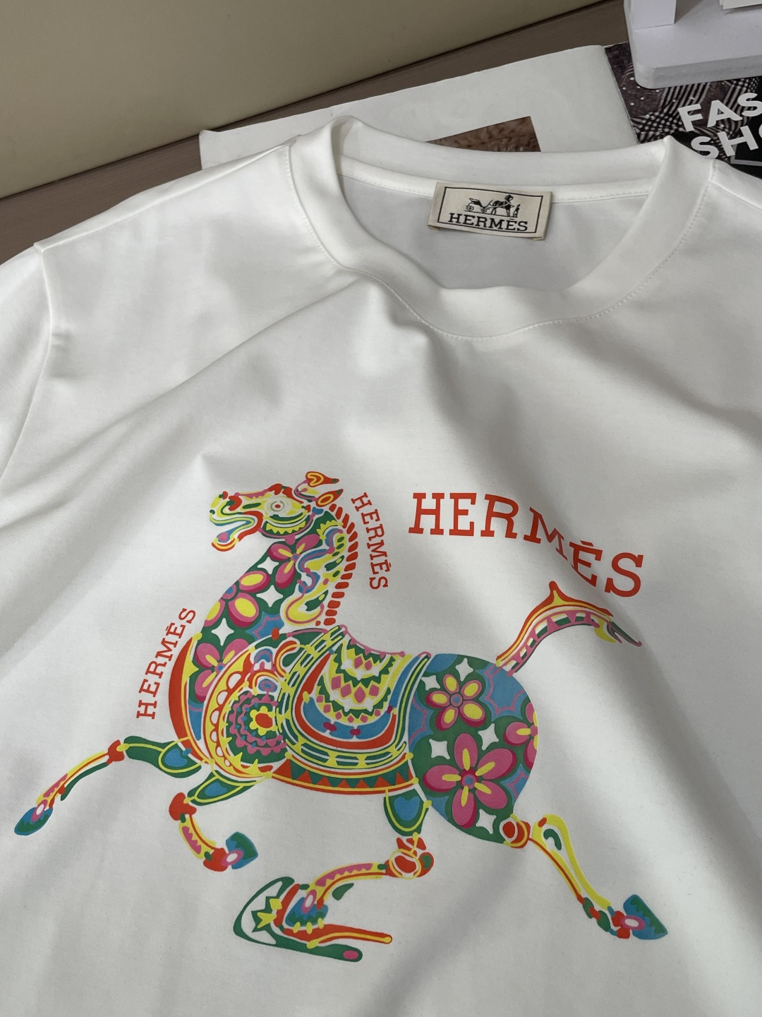 爱马仕 2026ss夏装新品 专柜在售 最新系列图案logo短袖T恤 必须人手一件的节奏！进口顶极丝光棉