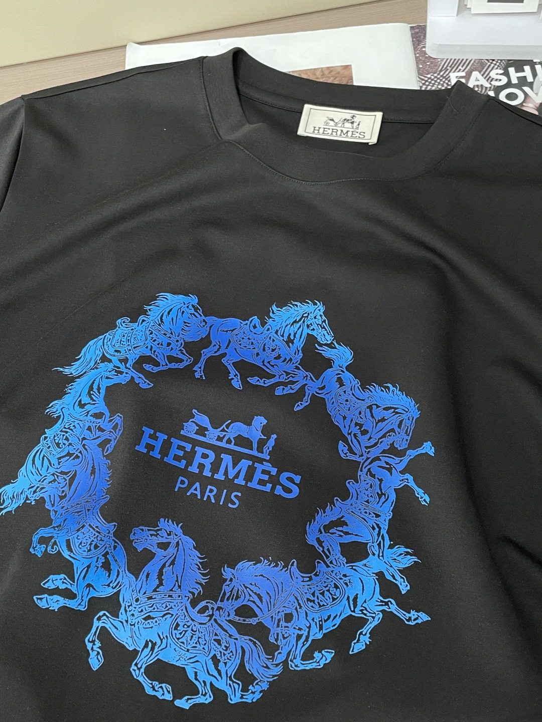 爱马仕 2026ss夏装新品 专柜在售 最新系列图案logo短袖T恤 必须人手一件的节奏！进口顶极丝光棉