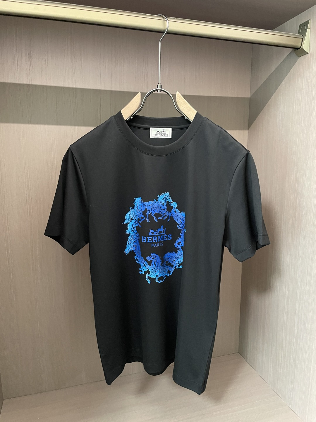爱马仕 2026ss夏装新品 专柜在售 最新系列图案logo短袖T恤 必须人手一件的节奏！进口顶极丝光棉