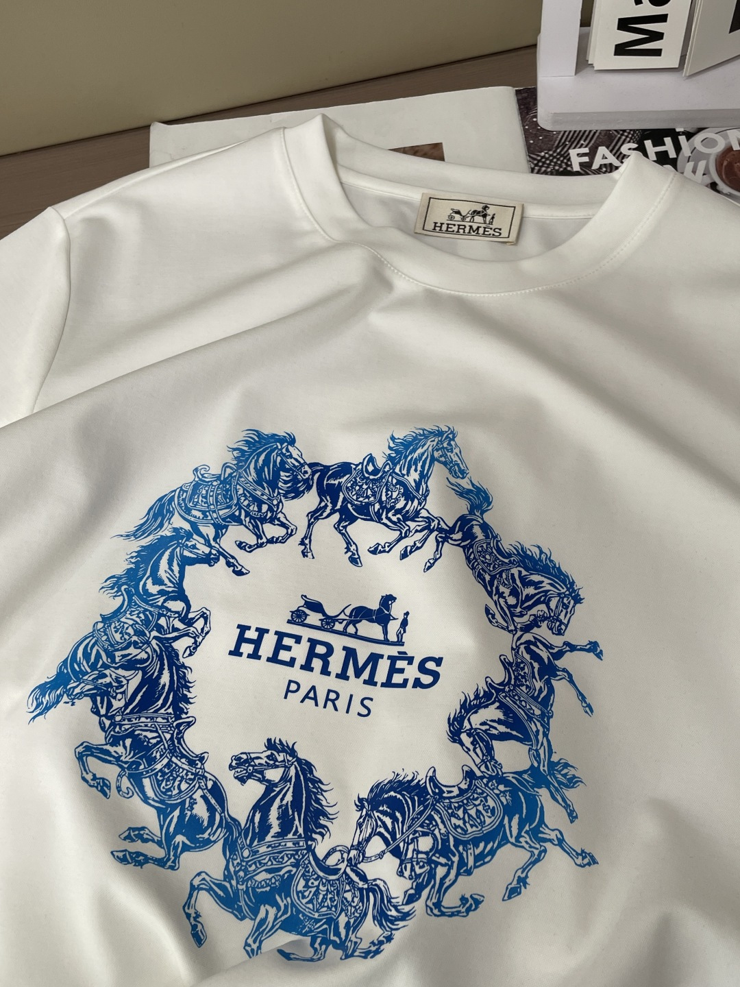 爱马仕 2026ss夏装新品 专柜在售 最新系列图案logo短袖T恤 必须人手一件的节奏！进口顶极丝光棉