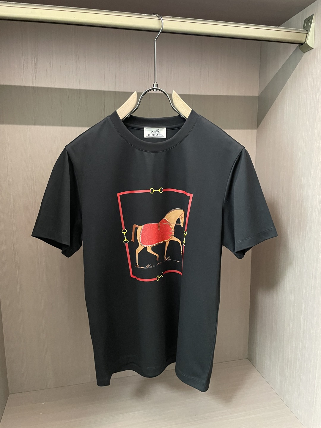 爱马仕 2026ss夏装新品 专柜在售 最新系列图案logo短袖T恤 必须人手一件的节奏！进口顶极丝光棉