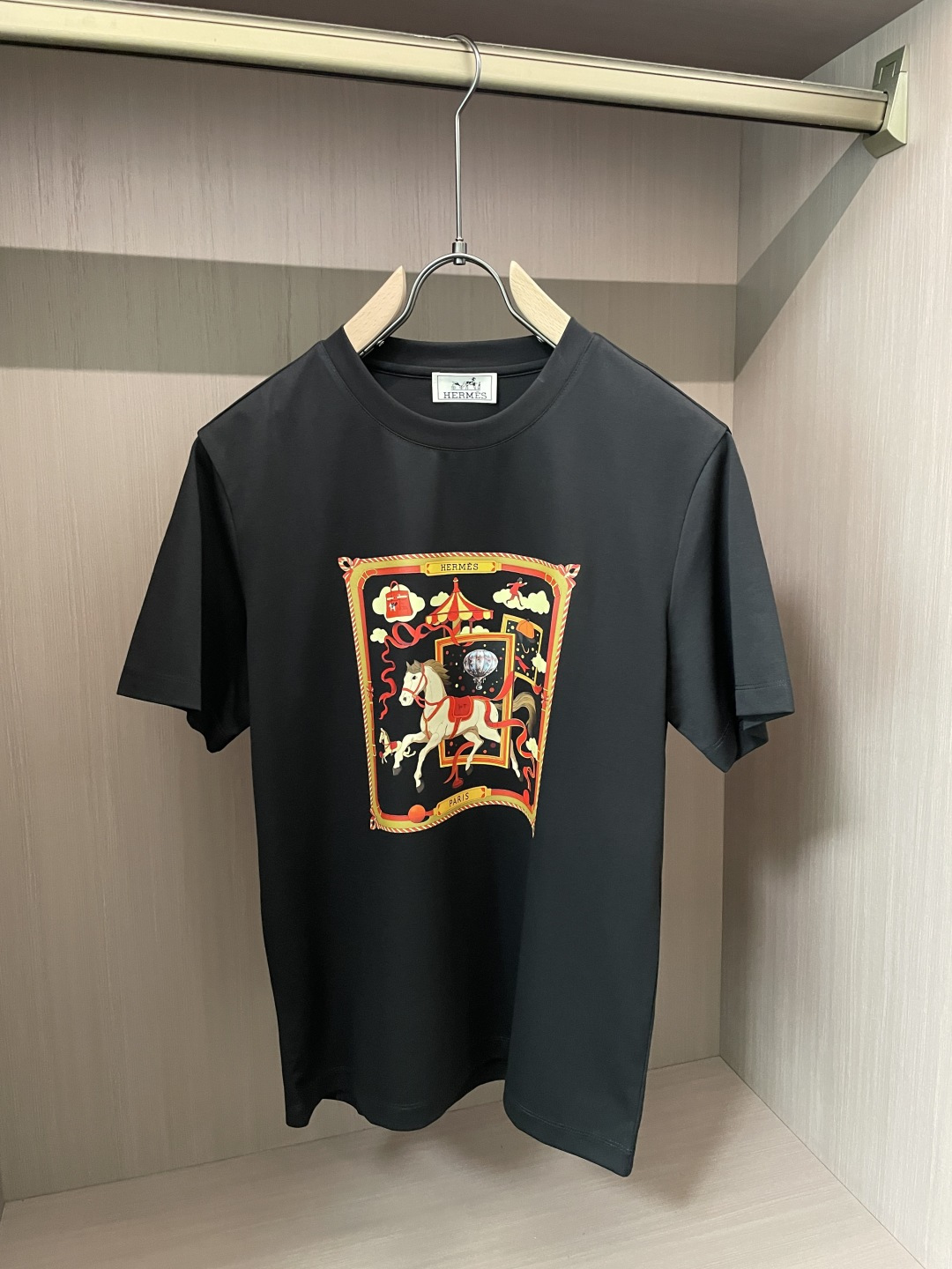 爱马仕 2026ss夏装新品 专柜在售 最新系列图案logo短袖T恤 必须人手一件的节奏！进口顶极丝光棉