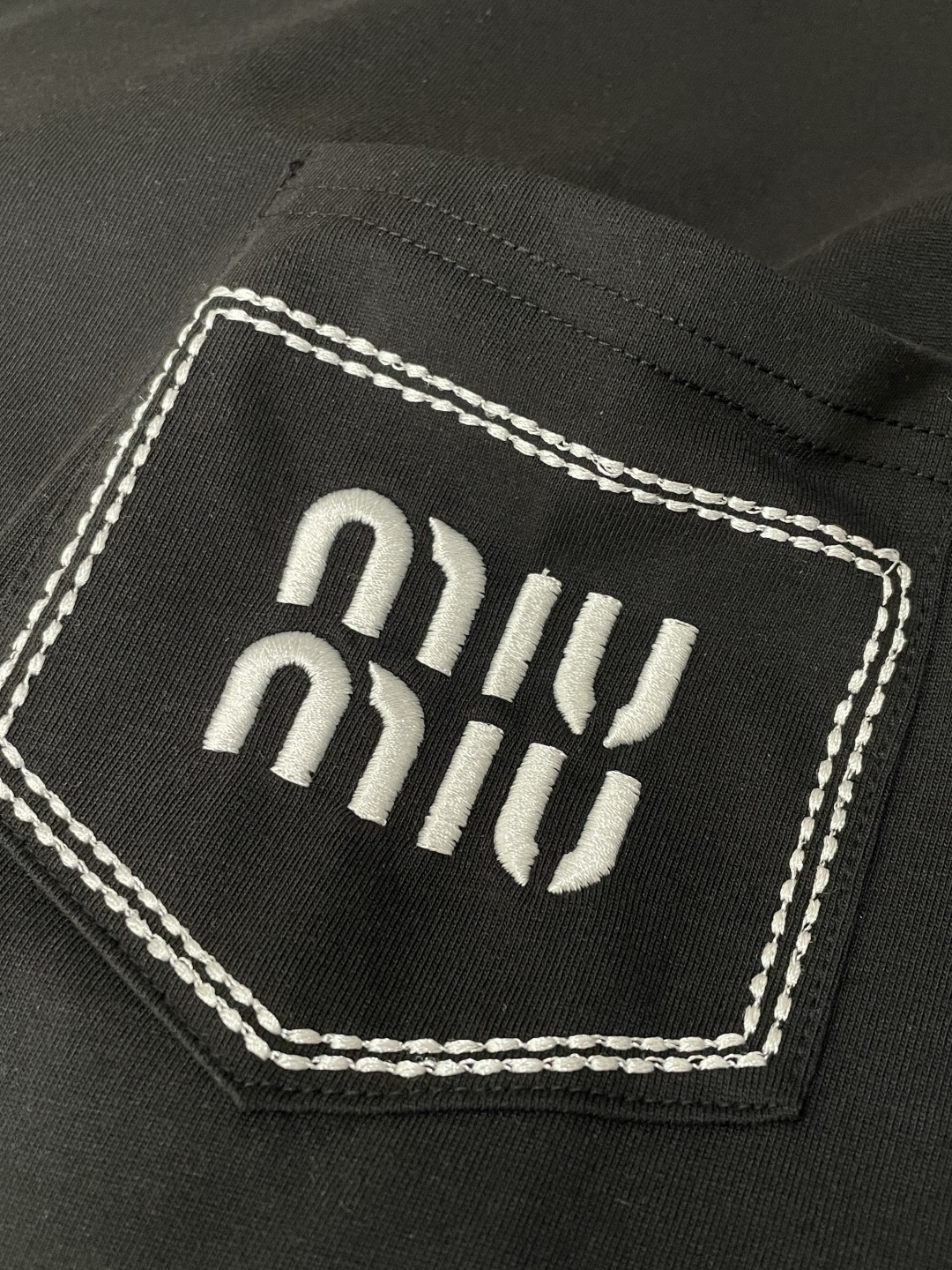 miumiu官网同款 官网同款 官网同款⚠️重磅推荐！2026ss夏装新品 专柜在售 最新系列图案log