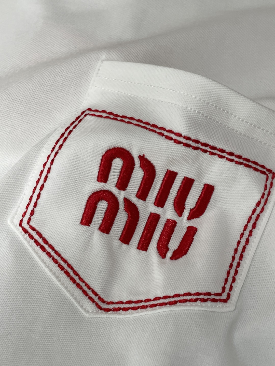 miumiu官网同款 官网同款 官网同款⚠️重磅推荐！2026ss夏装新品 专柜在售 最新系列图案log