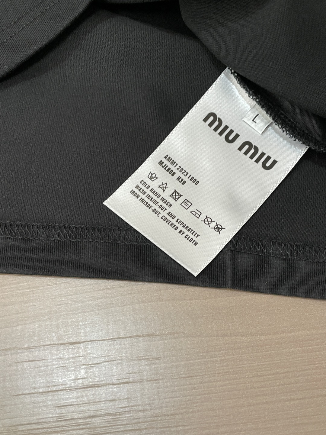miumiu官网同款 官网同款 官网同款⚠️重磅推荐！2026ss夏装新品 专柜在售 最新系列图案log