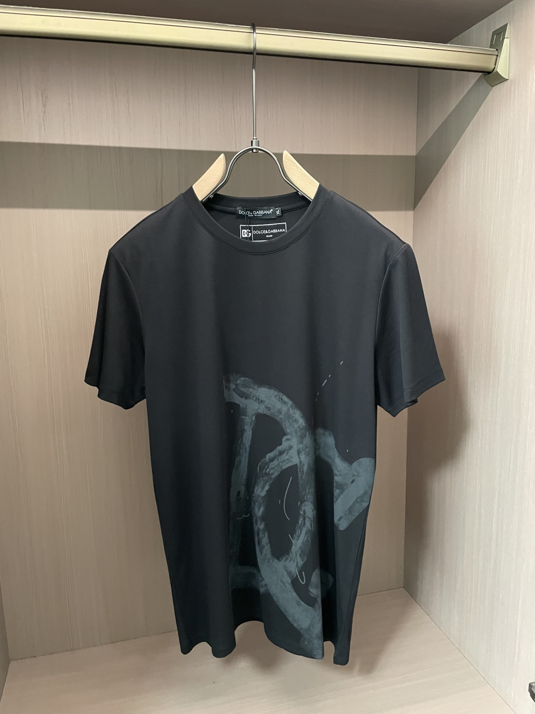 DG 2026 春夏新款男士短袖T恤，全新升级百搭基础款，低调奢华，品格之选！甄选进口丝光棉打造而成，吸