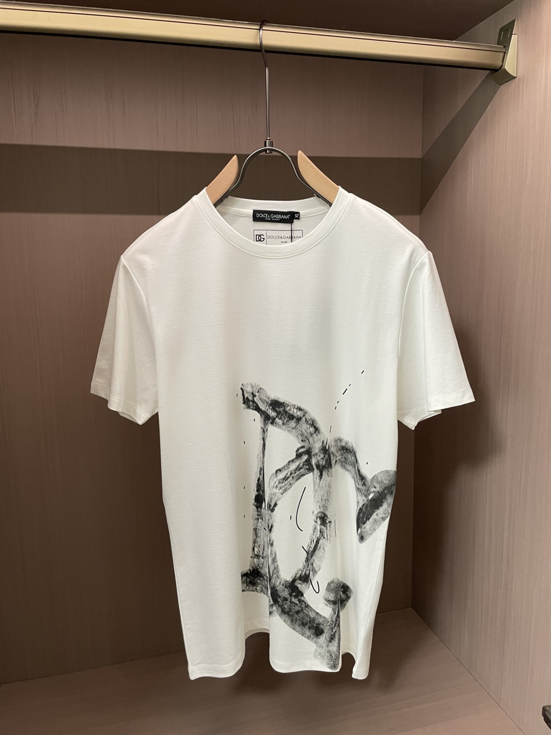 DG 2026 春夏新款男士短袖T恤，全新升级百搭基础款，低调奢华，品格之选！甄选进口丝光棉打造而成，吸