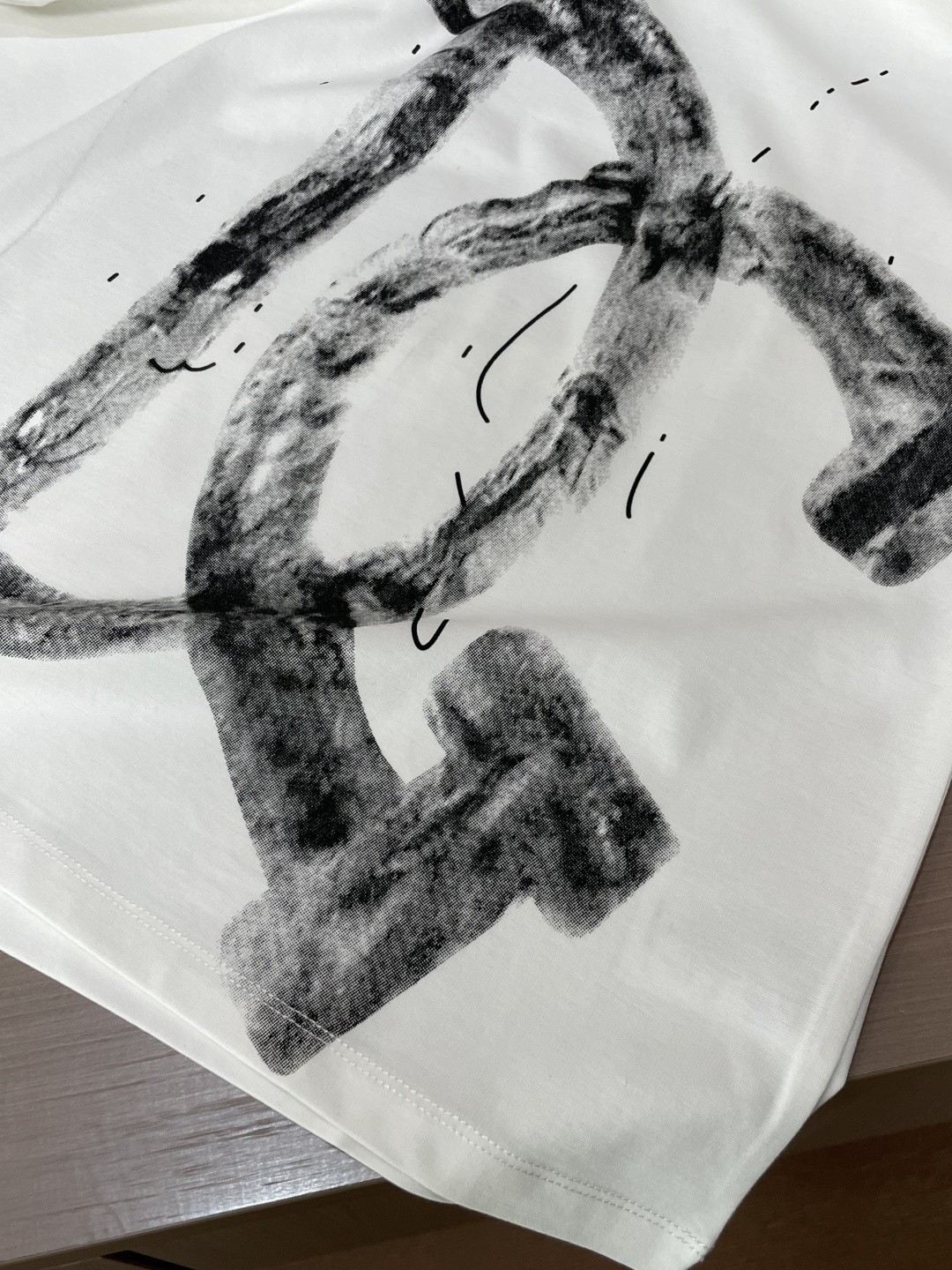 DG 2026 春夏新款男士短袖T恤，全新升级百搭基础款，低调奢华，品格之选！甄选进口丝光棉打造而成，吸