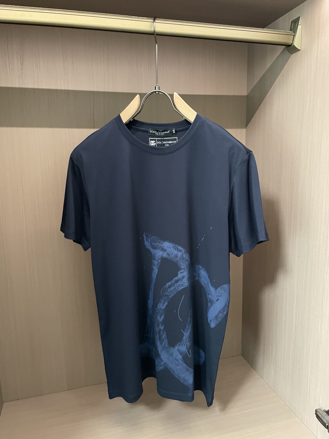 DG 2026 春夏新款男士短袖T恤，全新升级百搭基础款，低调奢华，品格之选！甄选进口丝光棉打造而成，吸