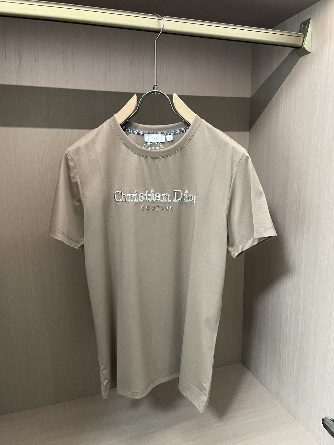 D奥 2026 春夏新款男士短袖T恤，全新升级百搭基础款，低调奢华，品格之选！甄选进口丝光棉打造而成，吸