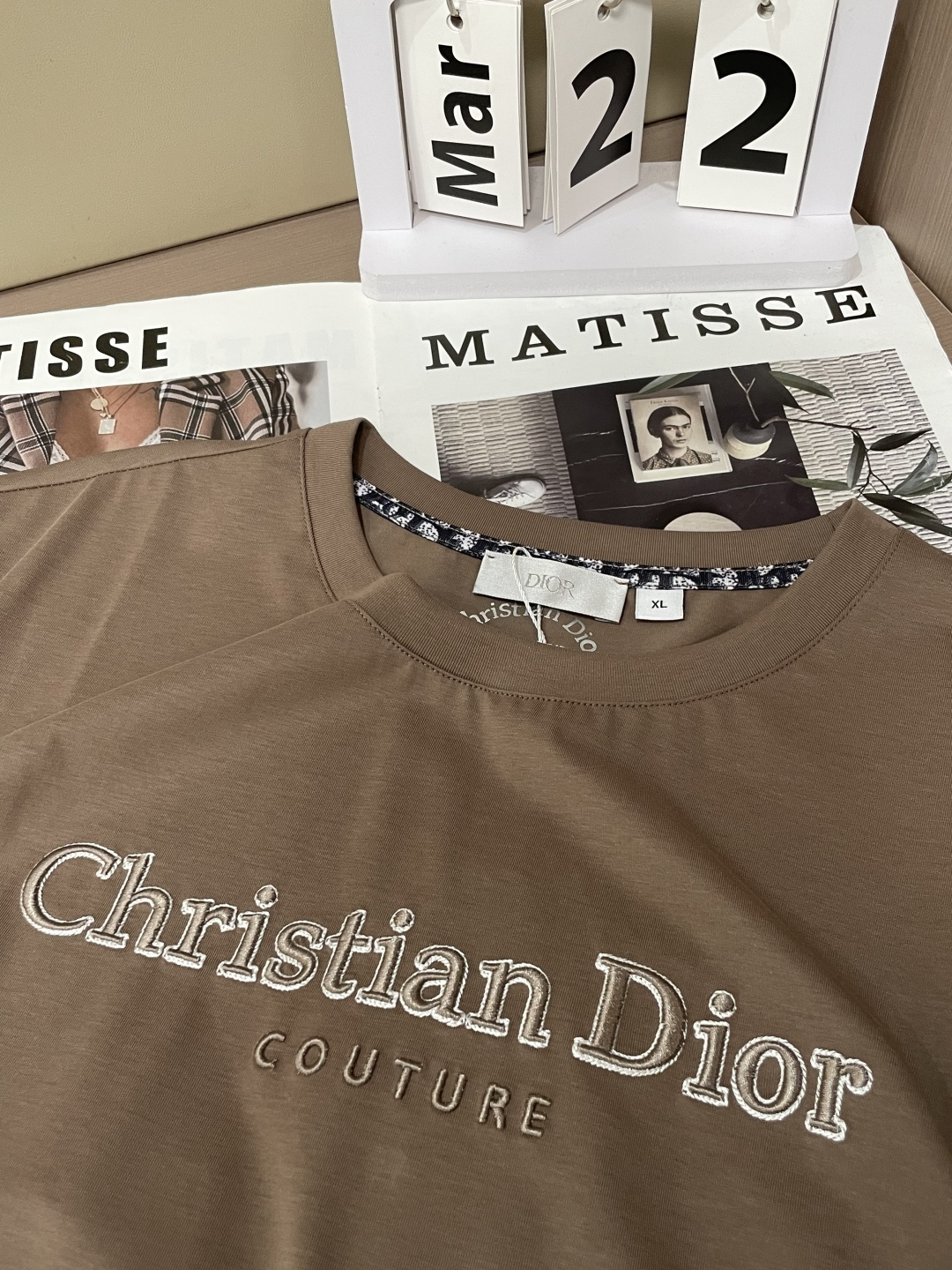 D奥 2026 春夏新款男士短袖T恤，全新升级百搭基础款，低调奢华，品格之选！甄选进口丝光棉打造而成，吸