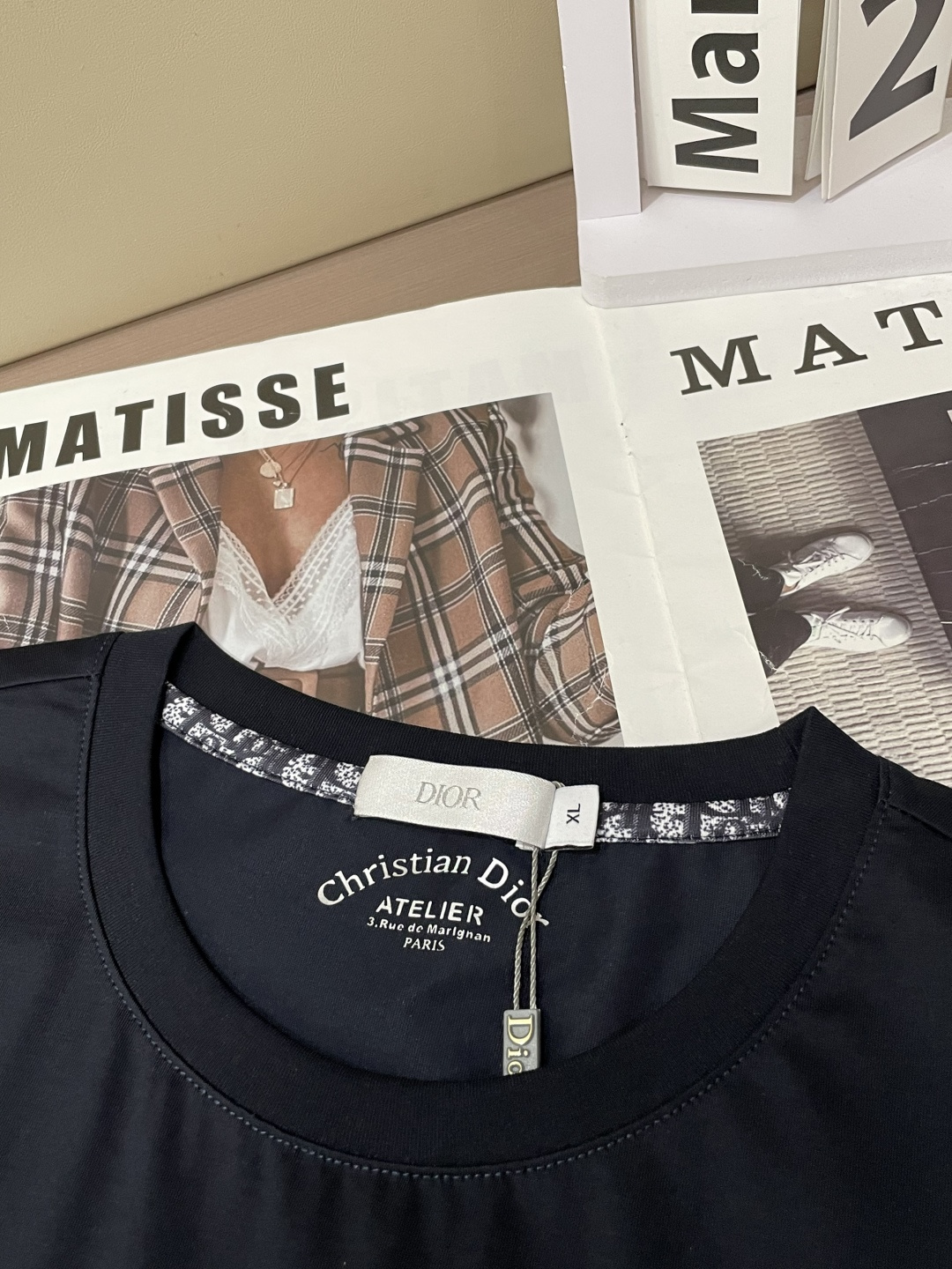 D奥 2026 春夏新款男士短袖T恤，全新升级百搭基础款，低调奢华，品格之选！甄选进口丝光棉打造而成，吸