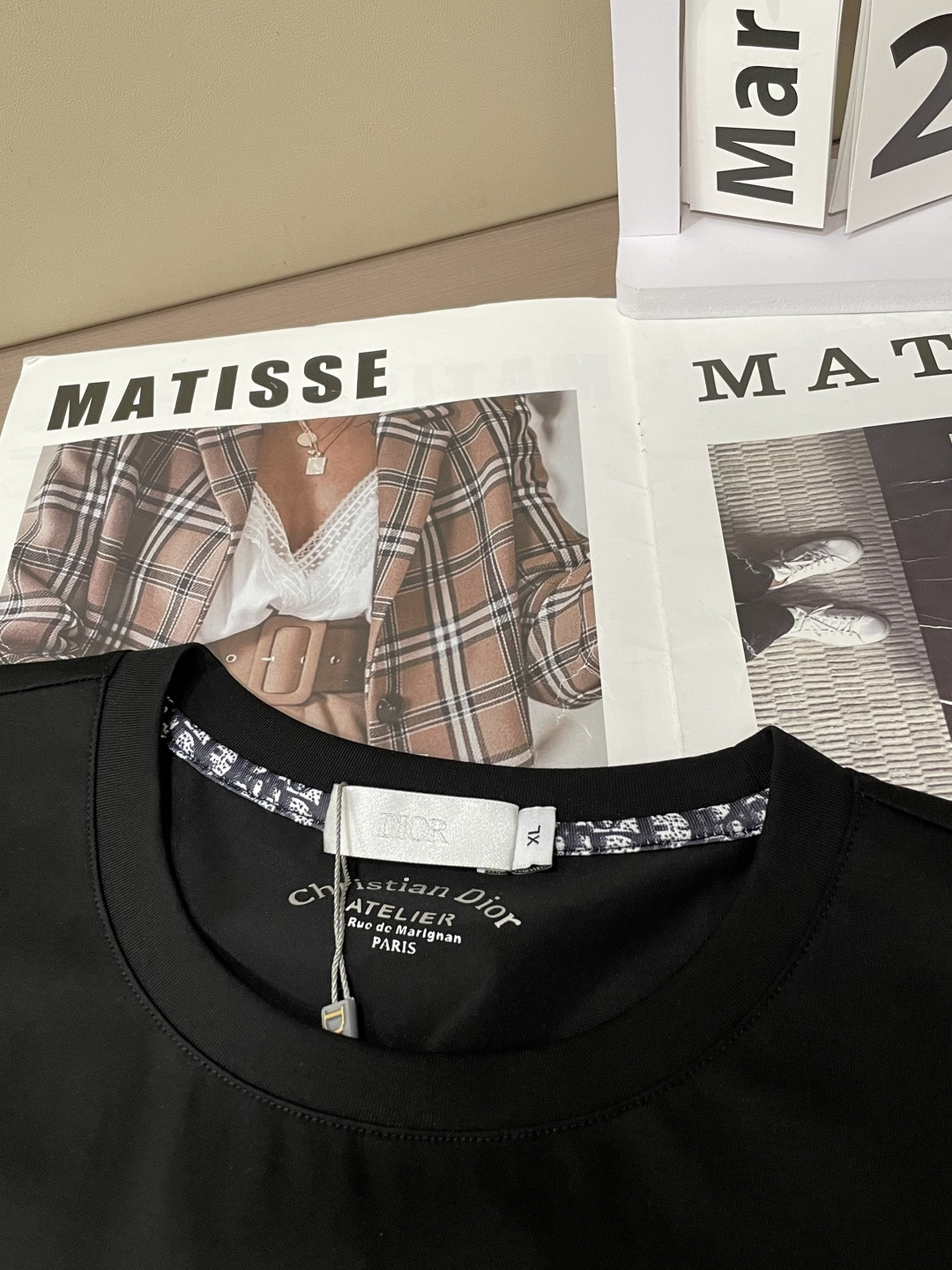 D奥 2026 春夏新款男士短袖T恤，全新升级百搭基础款，低调奢华，品格之选！甄选进口丝光棉打造而成，吸