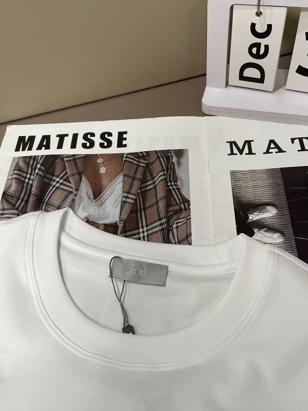 · D奥 2026春夏新款首发专柜最新款短袖圆领T恤 高端订制 设计前卫时尚！品牌logo重工艺设计 高