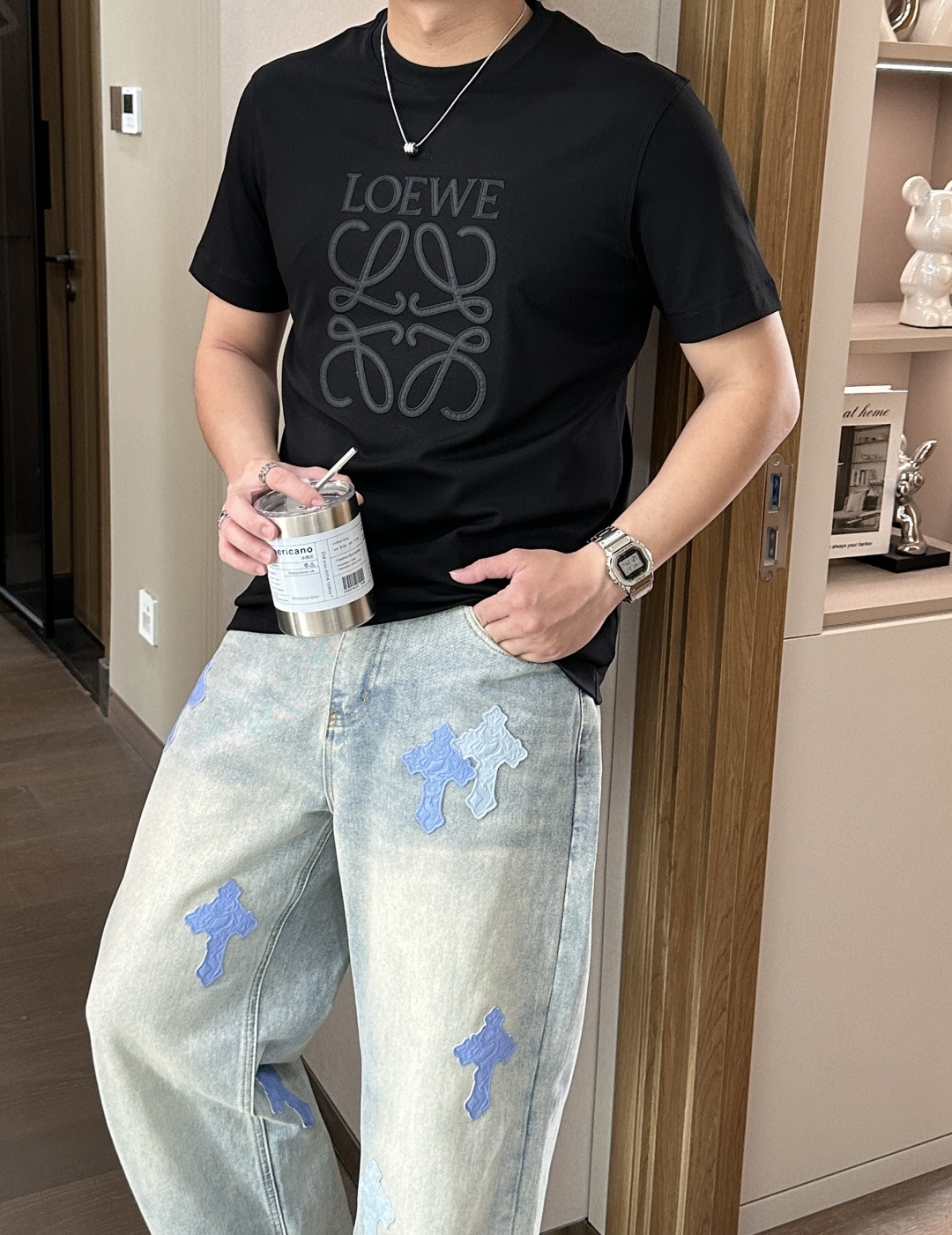 · Loewe 2026春夏新款首发专柜最新款短袖圆领T恤 高端订制 设计前卫时尚！品牌logo重工艺设