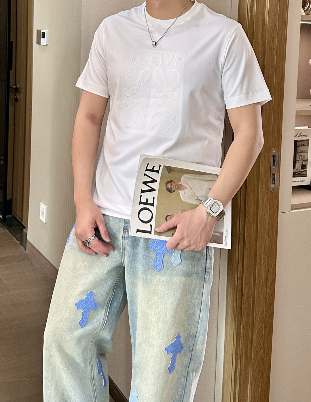 · Loewe 2026春夏新款首发专柜最新款短袖圆领T恤 高端订制 设计前卫时尚！品牌logo重工艺设