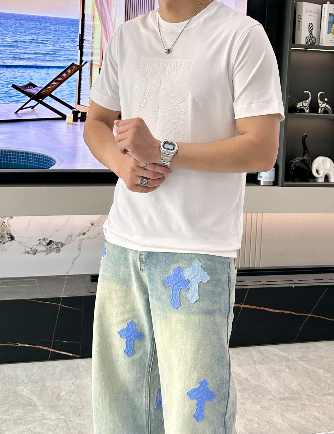 · Loewe 2026春夏新款首发专柜最新款短袖圆领T恤 高端订制 设计前卫时尚！品牌logo重工艺设