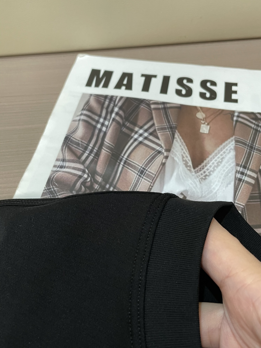 · Bur 2026春夏新款首发专柜最新款短袖圆领T恤 高端订制 设计前卫时尚！品牌logo重工艺设计 