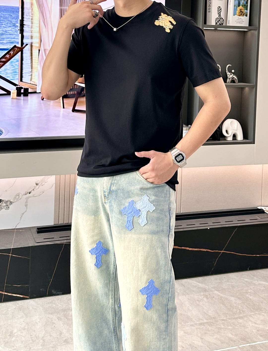 · Bur 2026春夏新款首发专柜最新款短袖圆领T恤 高端订制 设计前卫时尚！品牌logo重工艺设计 