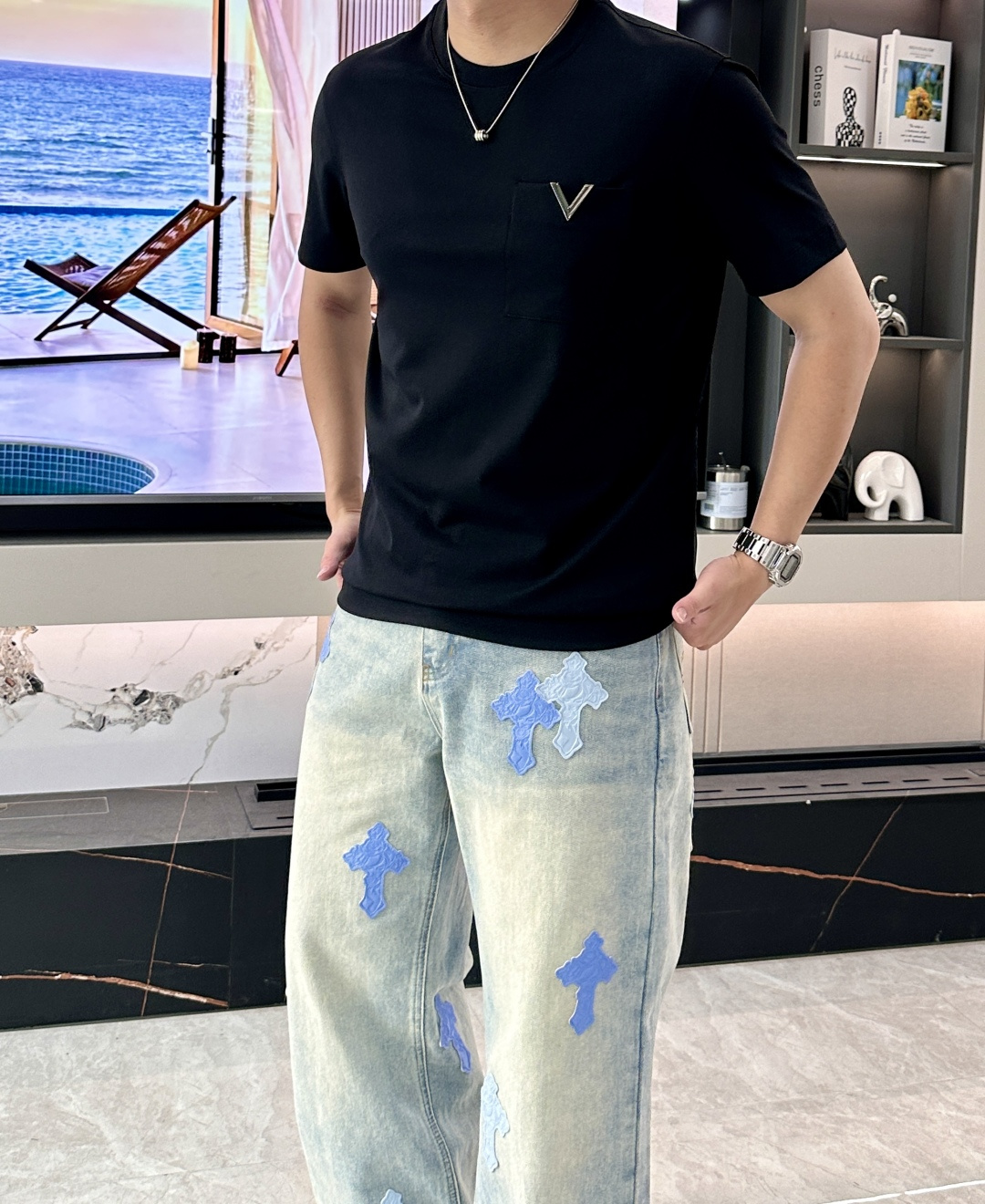 · 华伦天奴 2026春夏新款首发专柜最新款短袖圆领T恤 高端订制 设计前卫时尚！品牌logo重工艺设计