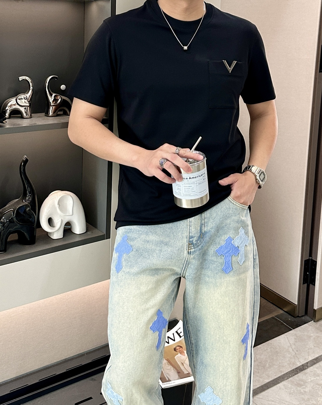 · 华伦天奴 2026春夏新款首发专柜最新款短袖圆领T恤 高端订制 设计前卫时尚！品牌logo重工艺设计