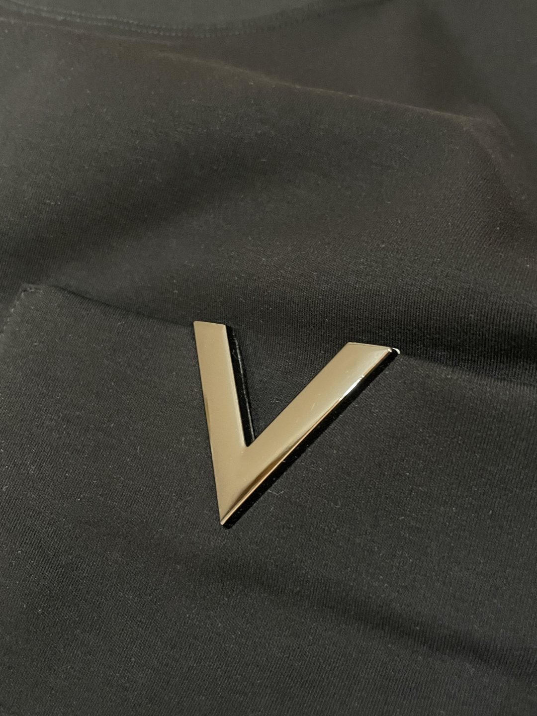 · 华伦天奴 2026春夏新款首发专柜最新款短袖圆领T恤 高端订制 设计前卫时尚！品牌logo重工艺设计