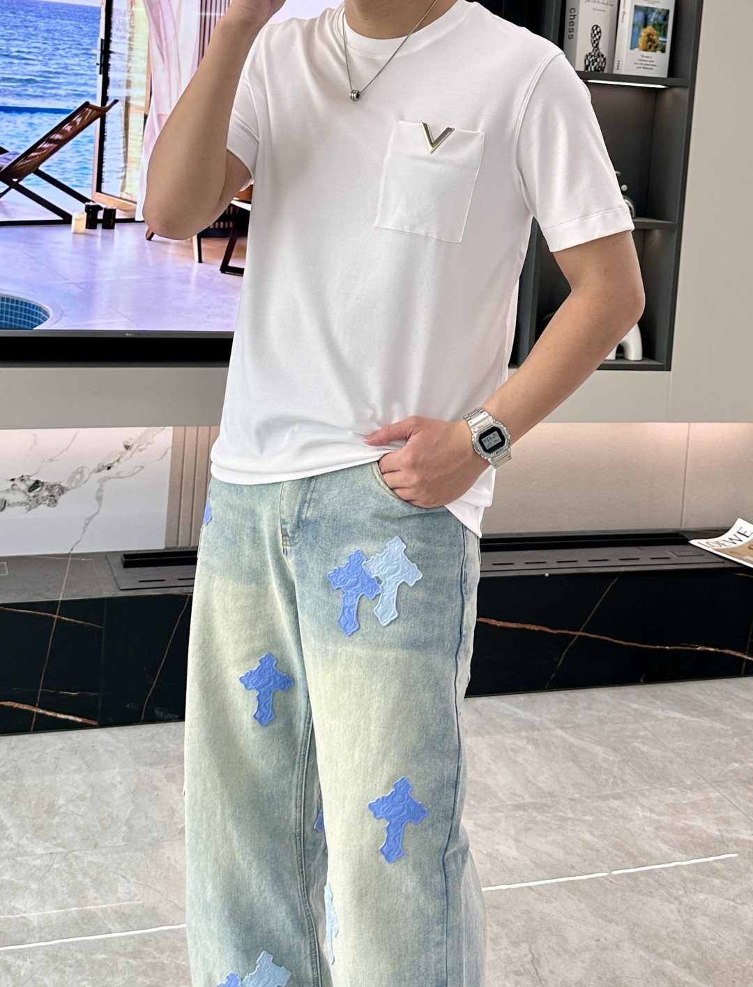 · 华伦天奴 2026春夏新款首发专柜最新款短袖圆领T恤 高端订制 设计前卫时尚！品牌logo重工艺设计