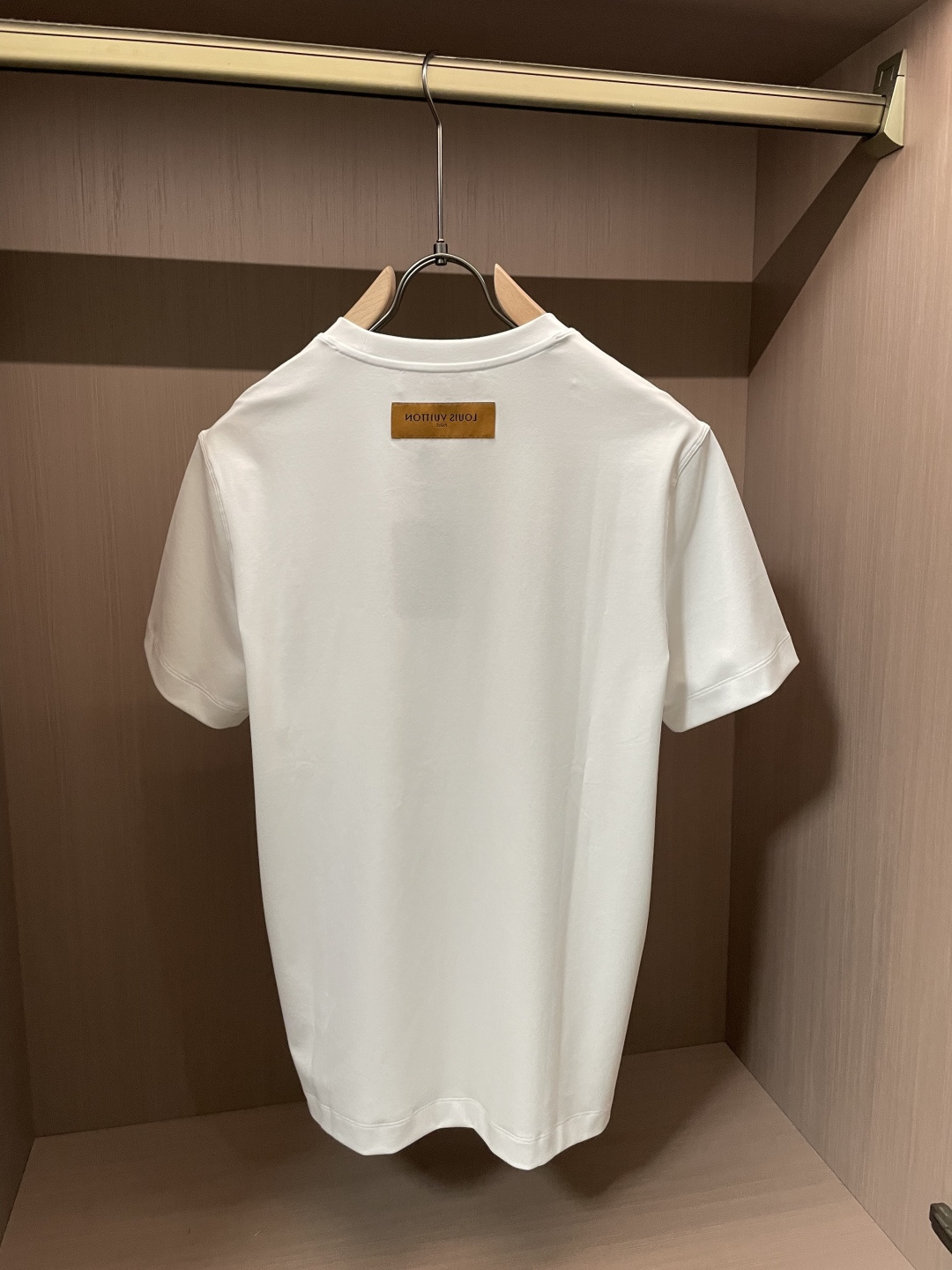 · 华伦天奴 2026春夏新款首发专柜最新款短袖圆领T恤 高端订制 设计前卫时尚！品牌logo重工艺设计