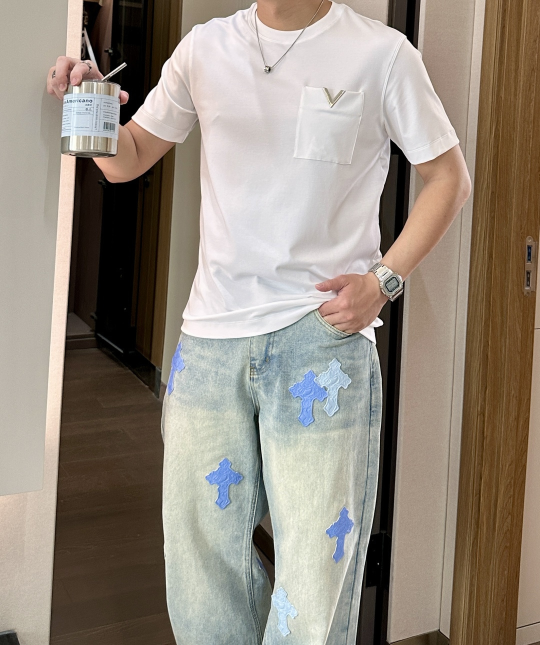 · 华伦天奴 2026春夏新款首发专柜最新款短袖圆领T恤 高端订制 设计前卫时尚！品牌logo重工艺设计