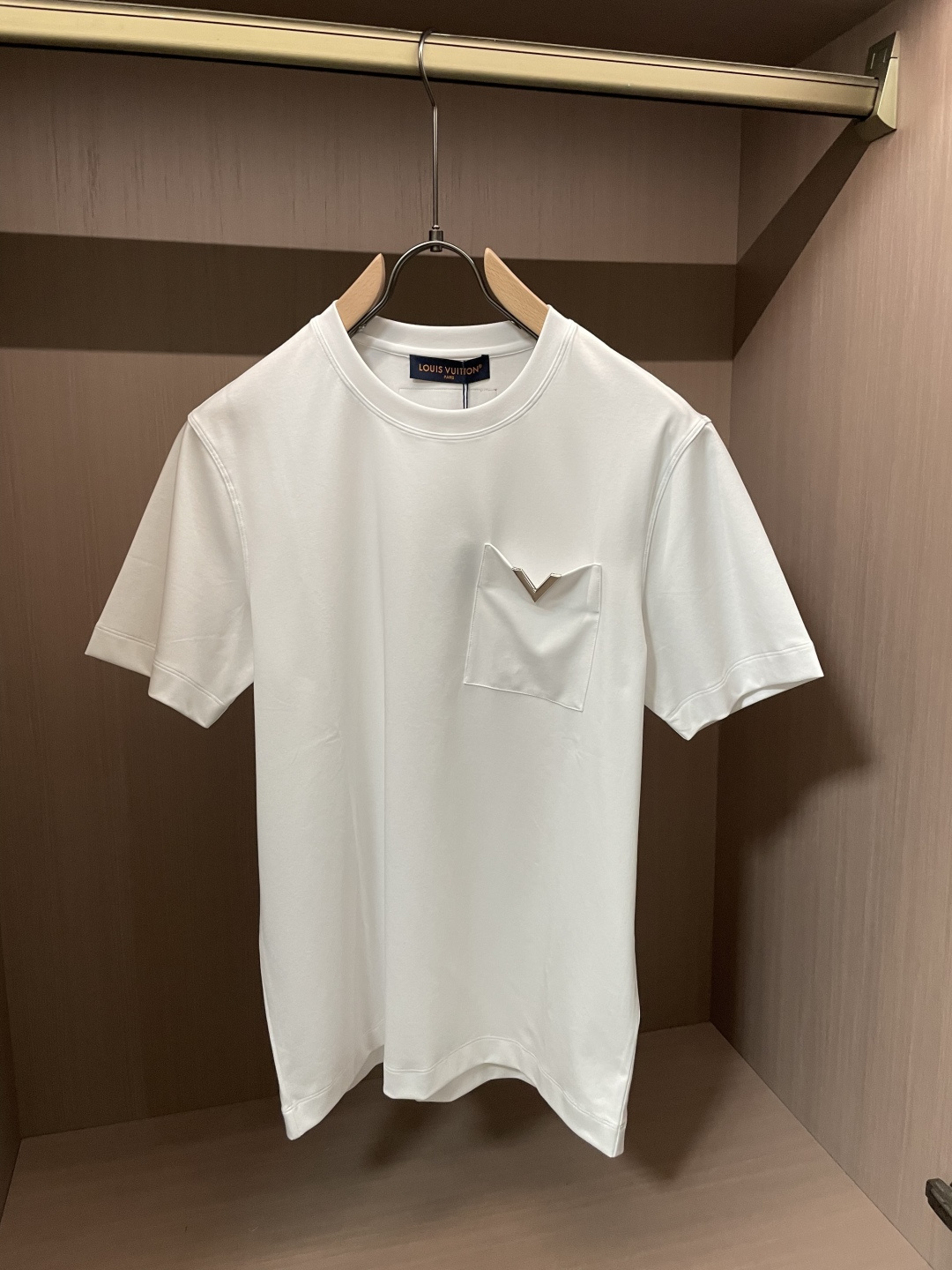 · 华伦天奴 2026春夏新款首发专柜最新款短袖圆领T恤 高端订制 设计前卫时尚！品牌logo重工艺设计