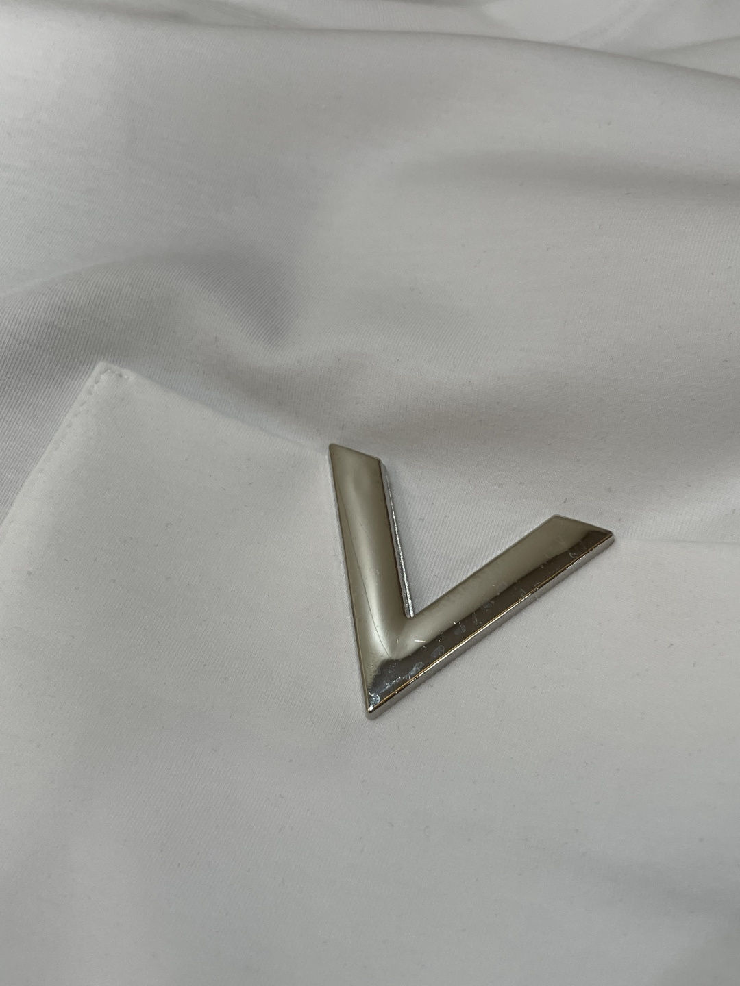 · 华伦天奴 2026春夏新款首发专柜最新款短袖圆领T恤 高端订制 设计前卫时尚！品牌logo重工艺设计