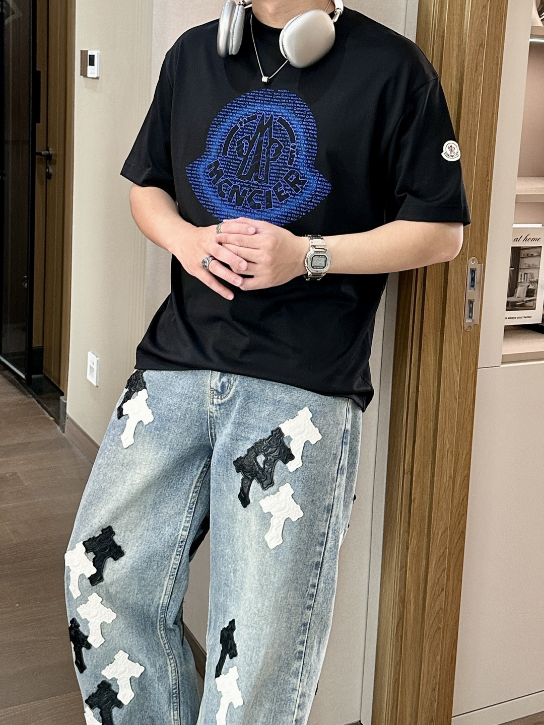 · 蒙口 2026春夏新款首发专柜最新款短袖圆领T恤 高端订制 设计前卫时尚！品牌logo重工艺设计 高