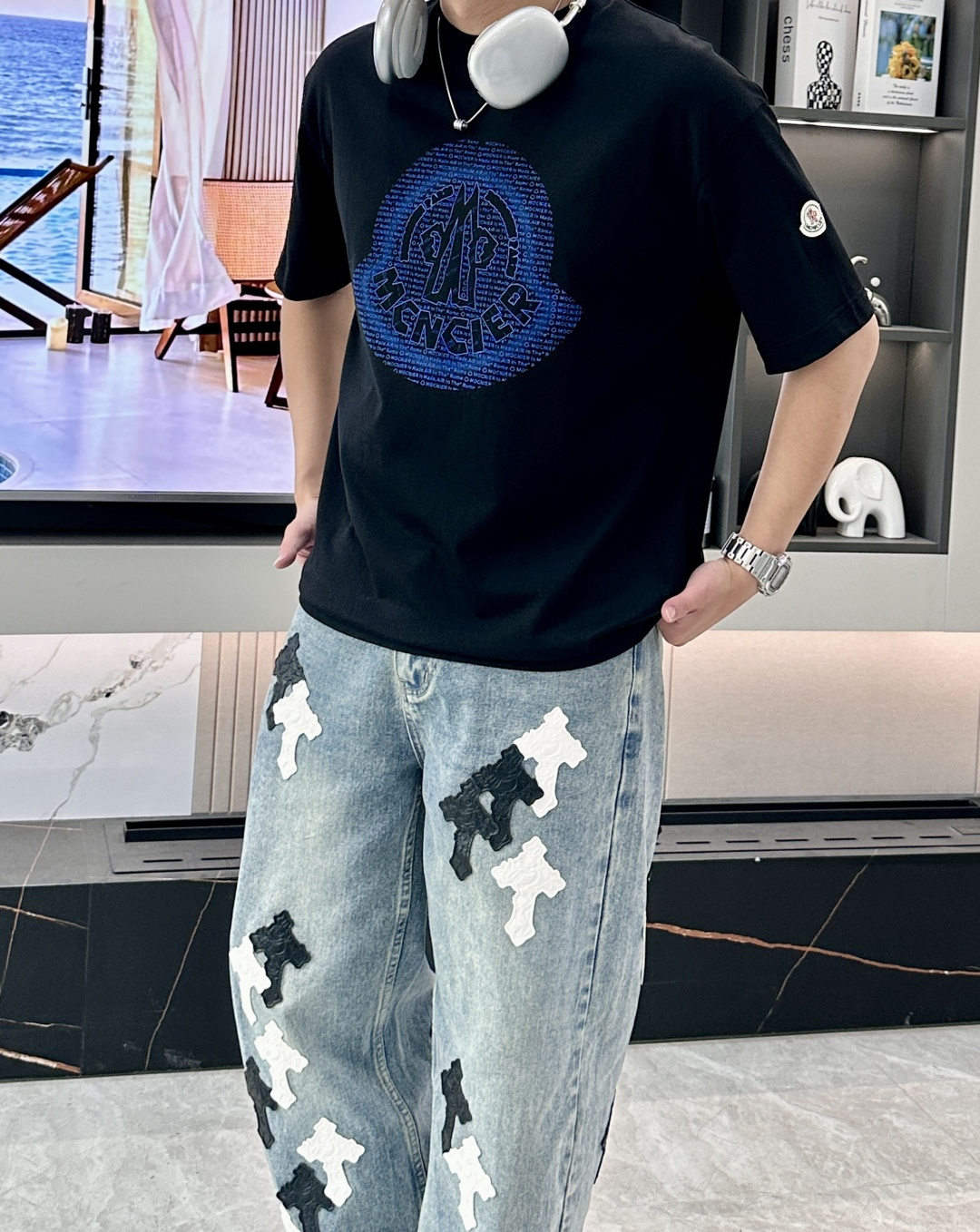 · 蒙口 2026春夏新款首发专柜最新款短袖圆领T恤 高端订制 设计前卫时尚！品牌logo重工艺设计 高