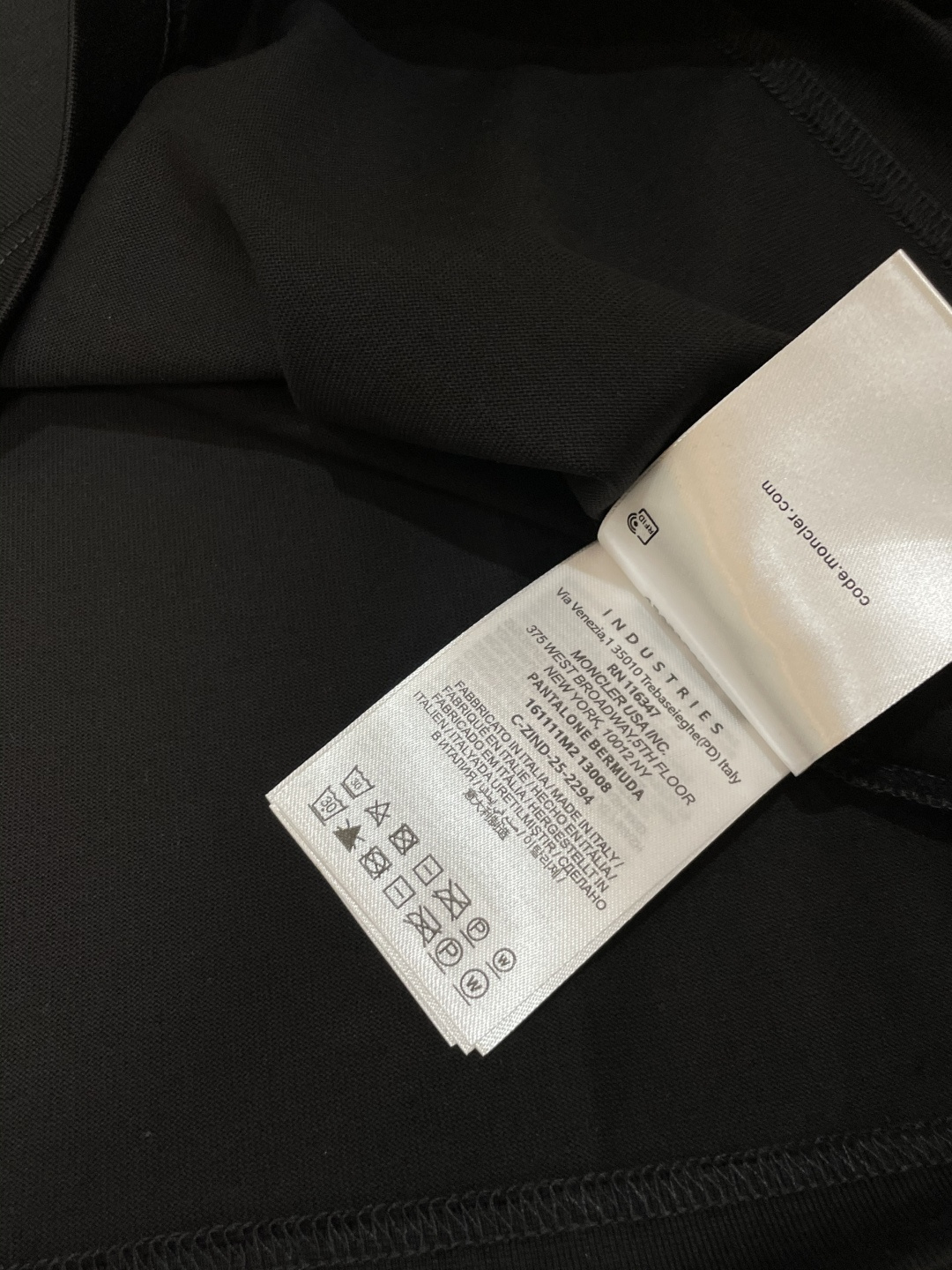 · 蒙口 2026春夏新款首发专柜最新款短袖圆领T恤 高端订制 设计前卫时尚！品牌logo重工艺设计 高